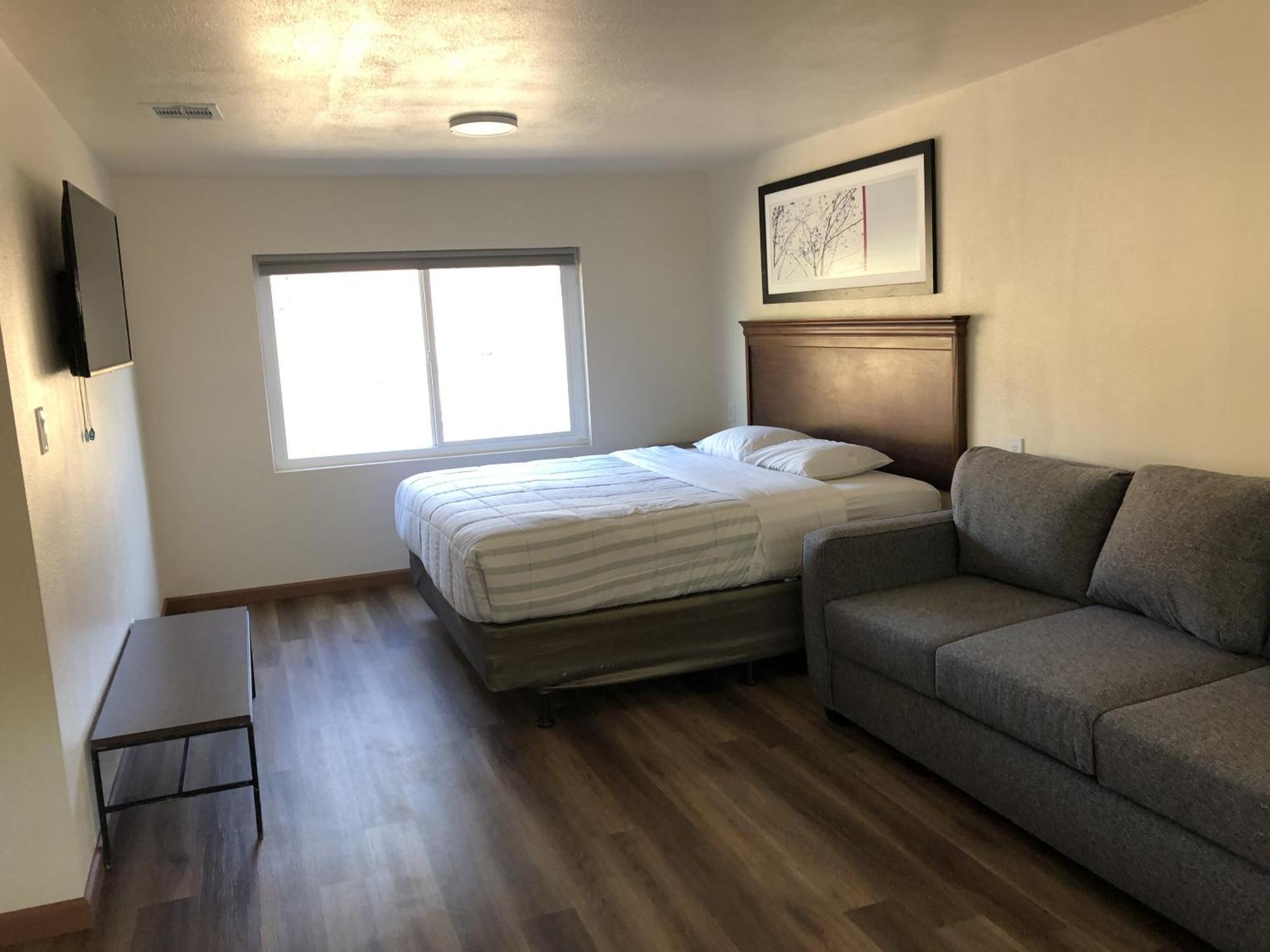Sequoia Village 2* Three Rivers