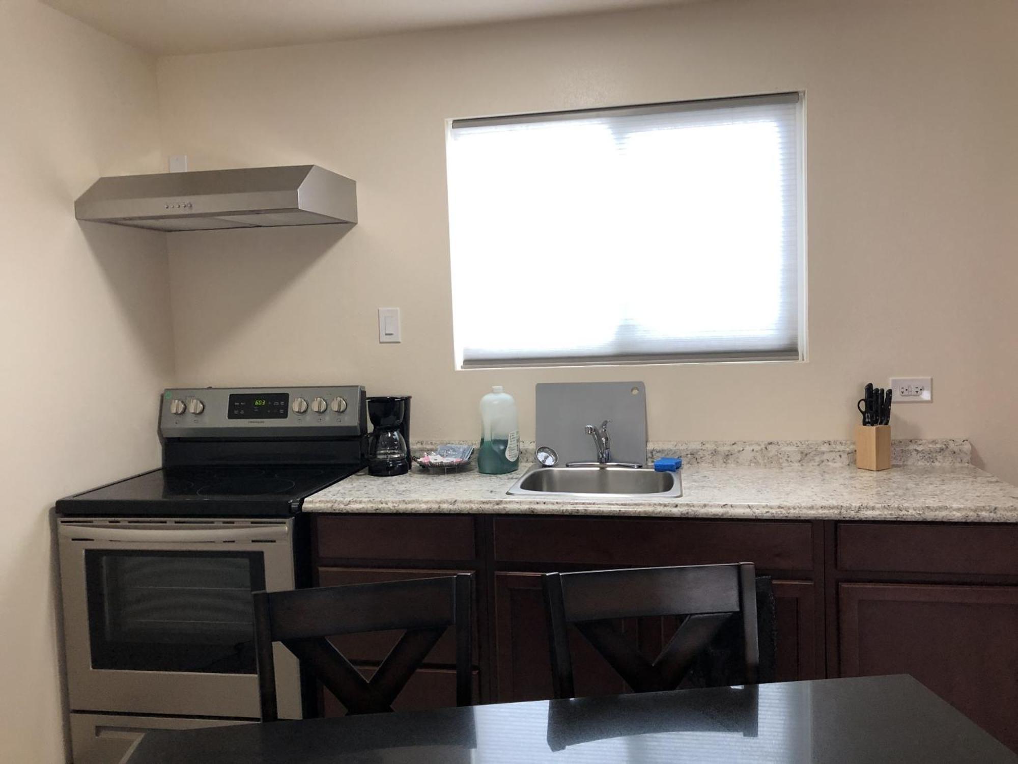 Sequoia Village Motel 2*