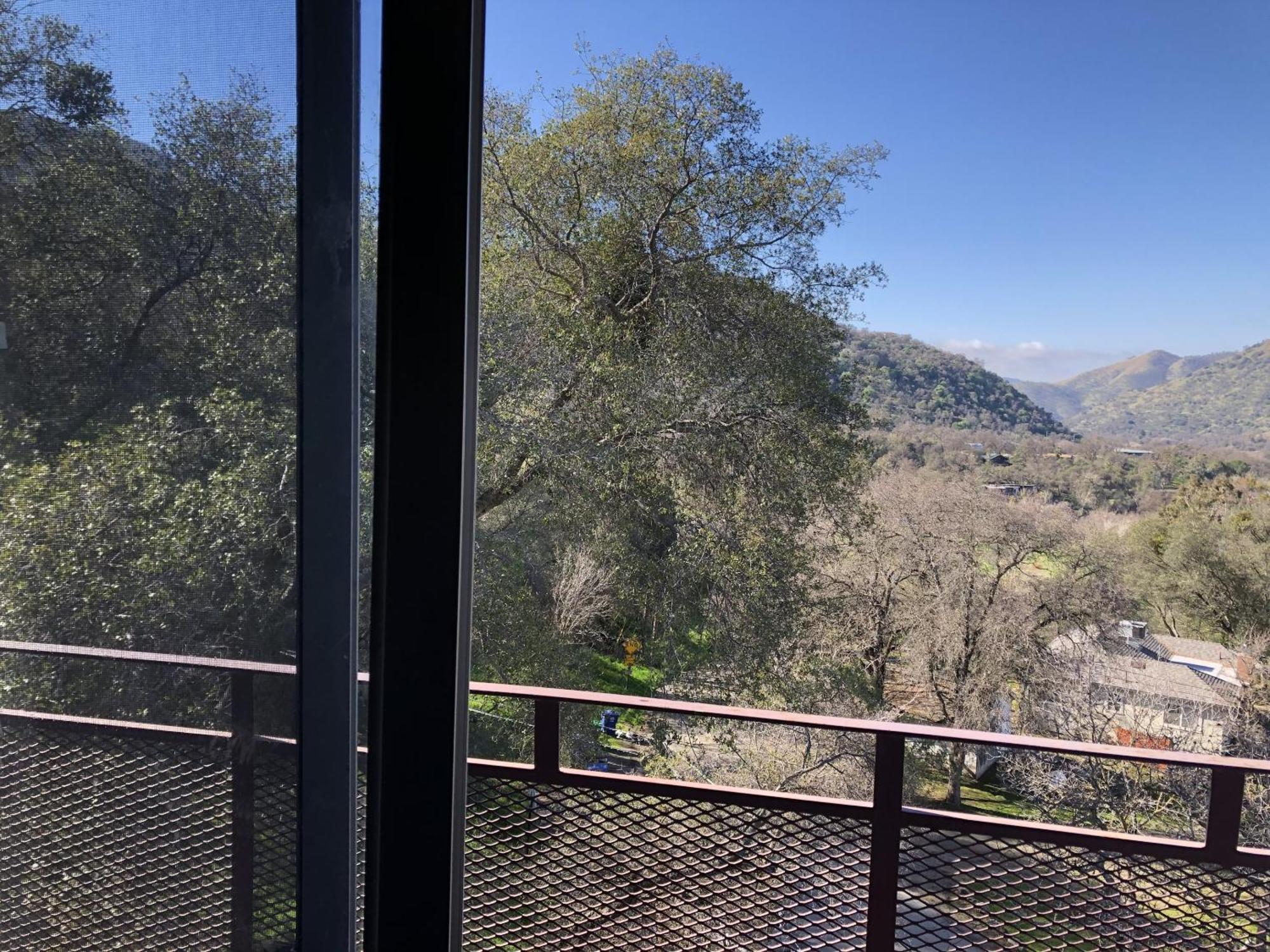 Sequoia Village Motel 2*